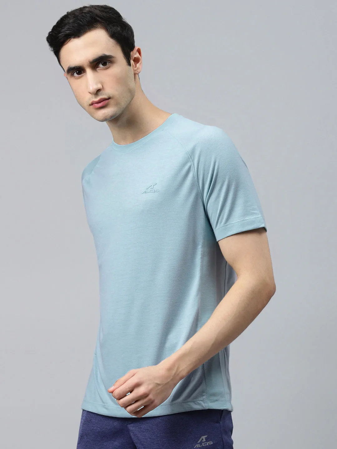 Alcis Men Blue Solid Round Neck T-shirt