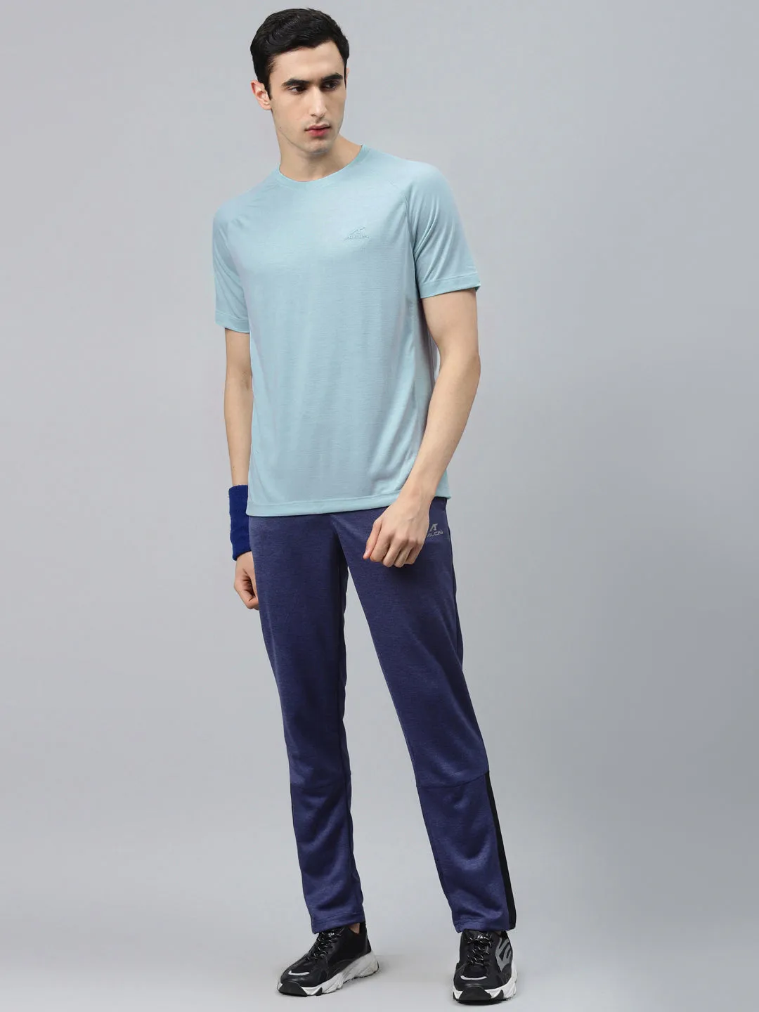 Alcis Men Blue Solid Round Neck T-shirt