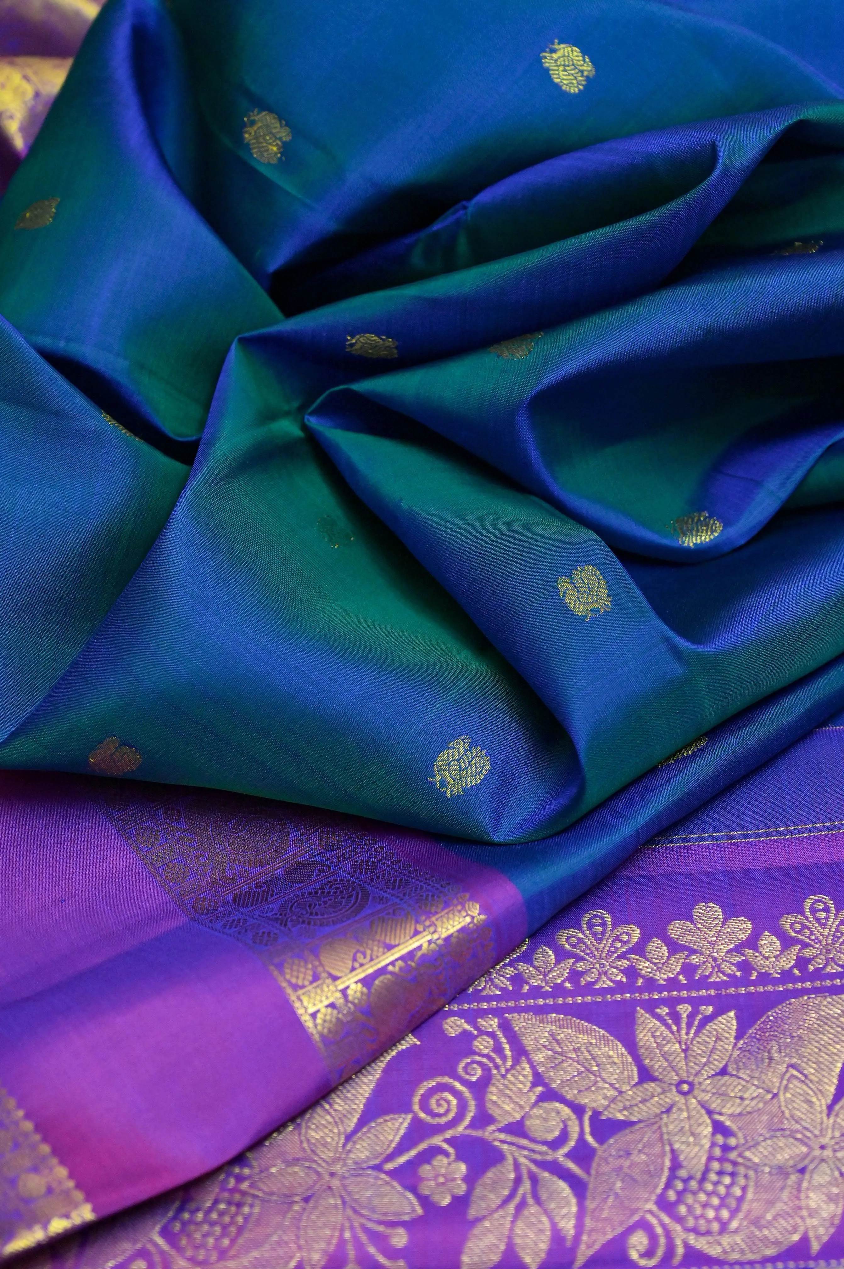 Blue and Purple Dual-Tone Color Pure Kanjeevaram Silk Saree