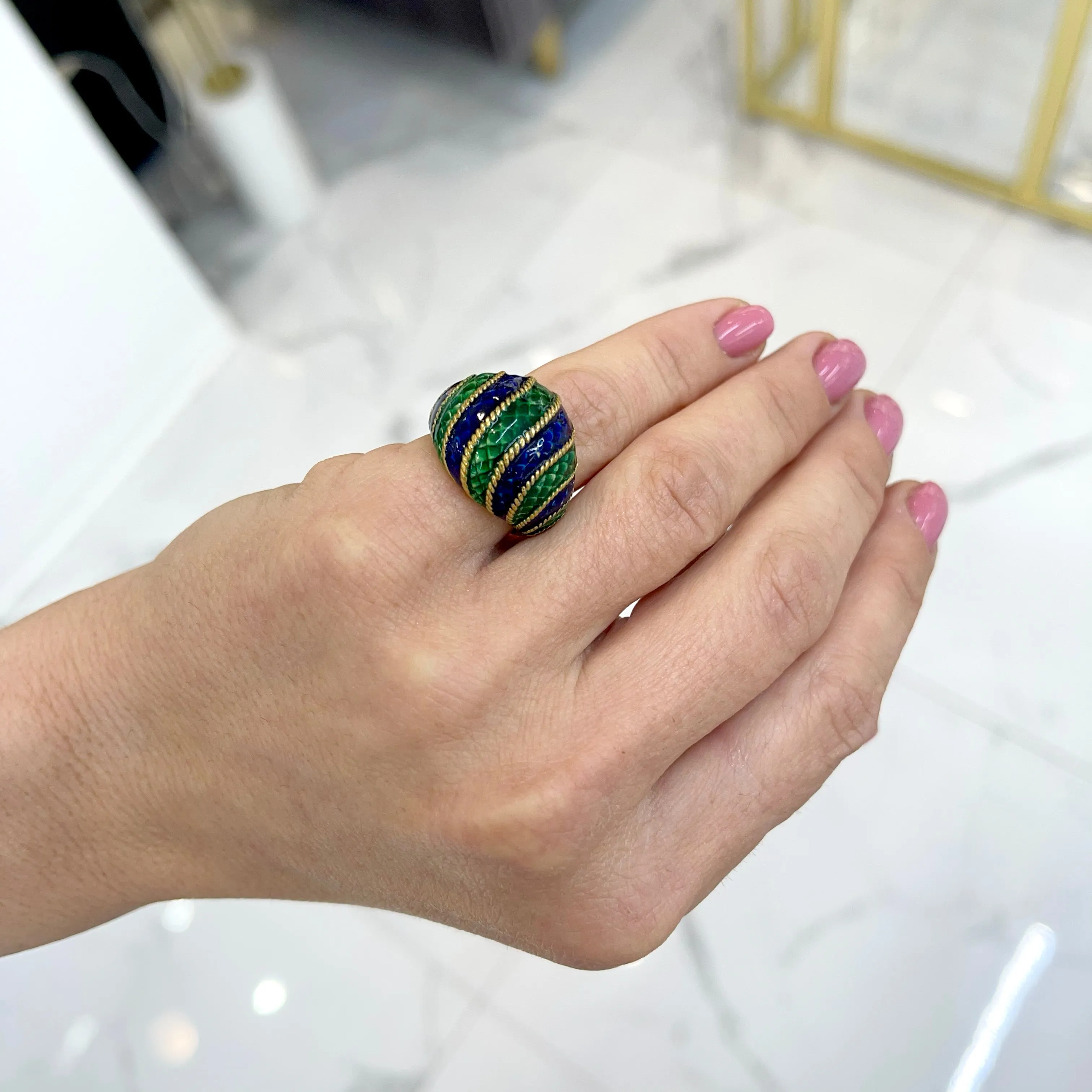 Ladies Vintage 18K Yellow Gold Blue & Green Enamel Ring