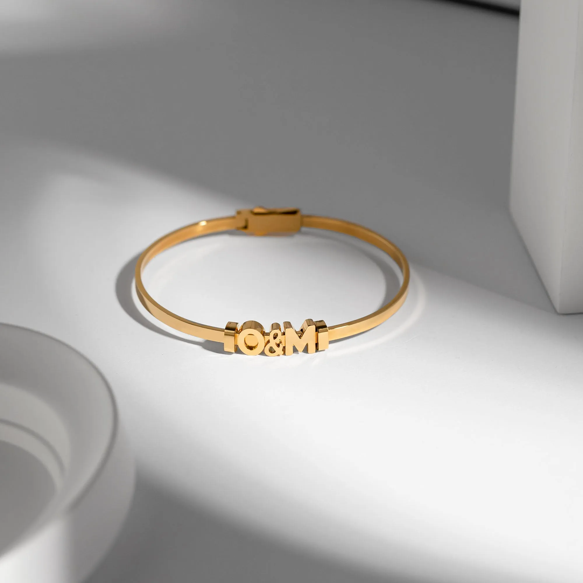 Letter bangle gold