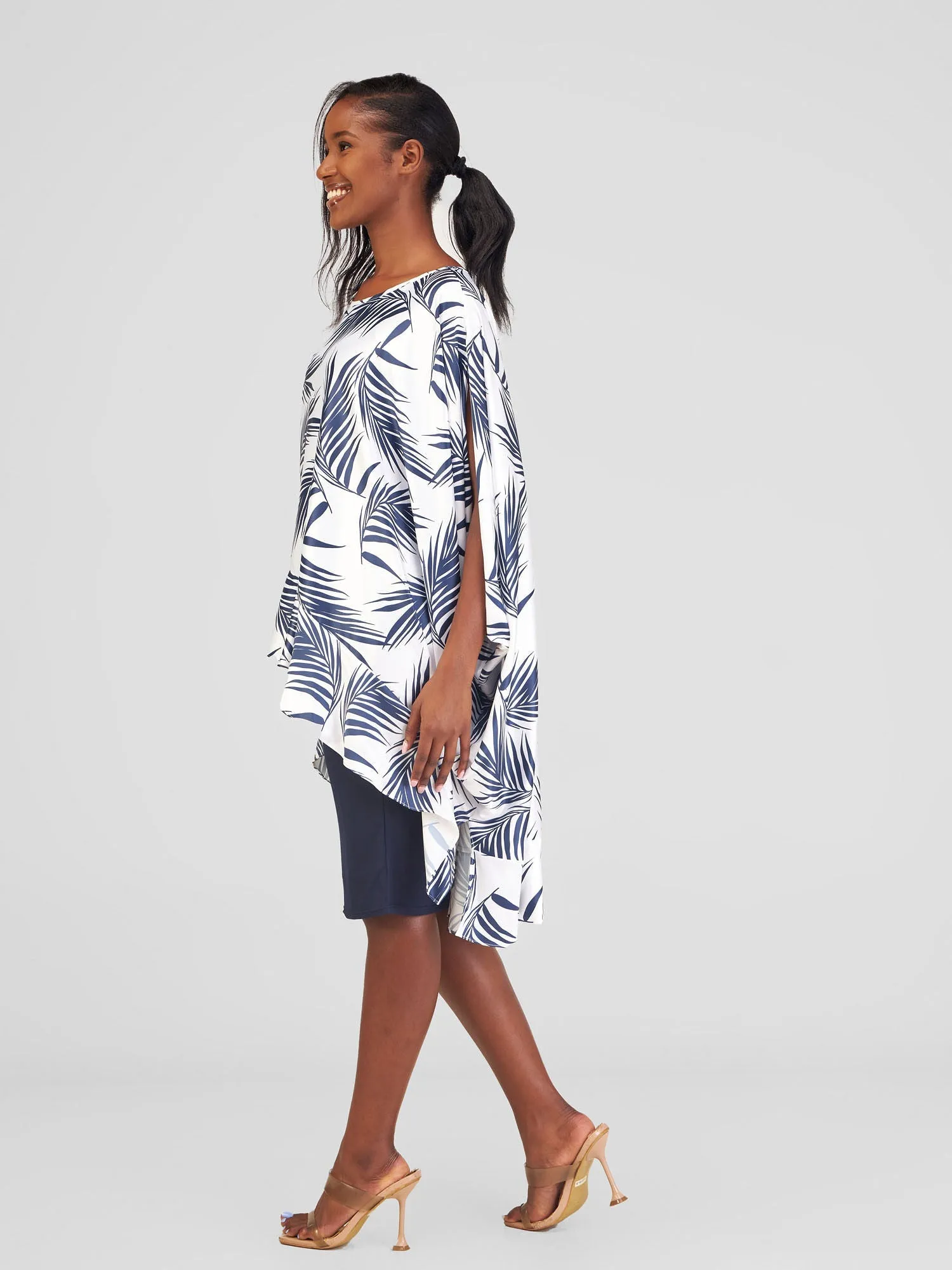 Vivo Alika Flounce Kaftan Top - White / Navy Siri Print